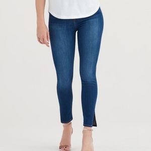 Like new 7 for all mankind b(air) skinny ankle jeans with split hem, size 27
